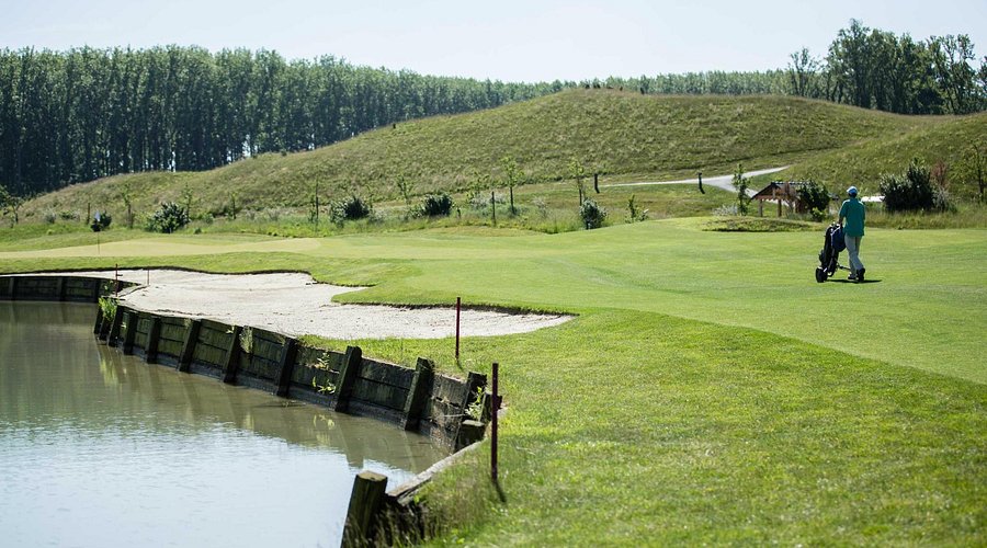 MERIGNIES GOLF COUNTRY CLUB